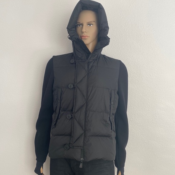Moncler Grenoble Mens Black Goose Down Jacket in Size M